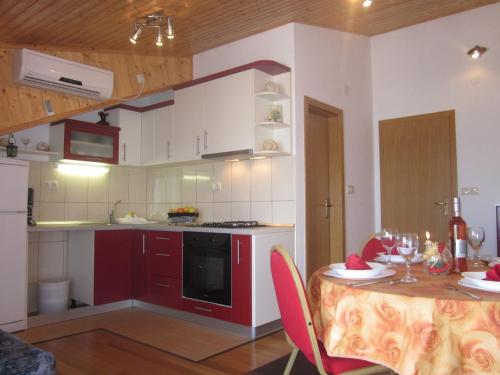 One-Bedroom Apartment with Terrace and Sea View image 6