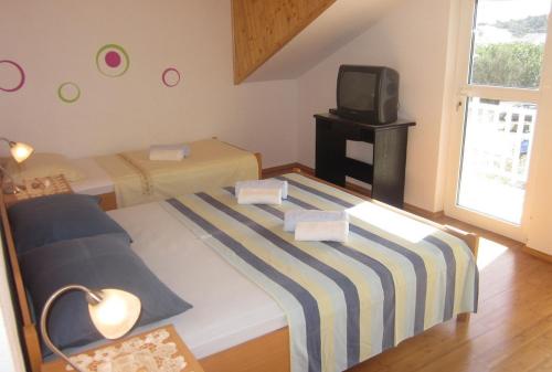 One-Bedroom Apartment with Terrace and Sea View room in Apartments and rooms with WiFi Hvar - 20114
