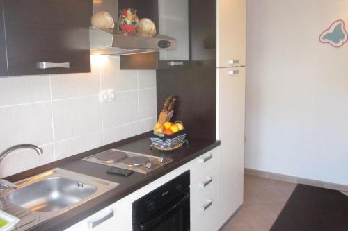 One-Bedroom Apartment with Terrace and Sea View image 7