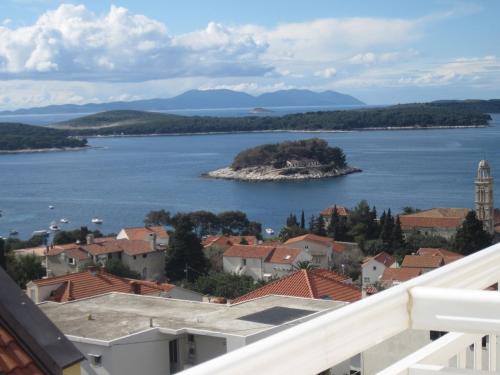 One-Bedroom Apartment with Terrace and Sea View image 1