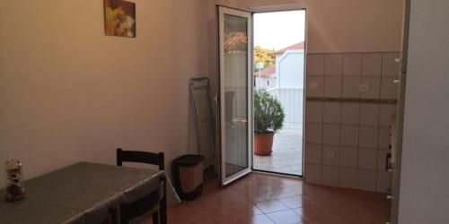 One-Bedroom Apartment with Terrace and Sea View image 3