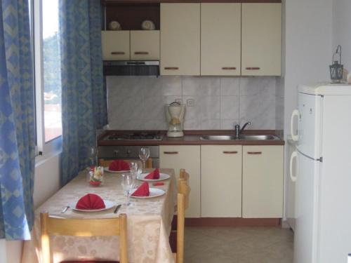 One-Bedroom Apartment with Terrace and Sea View image 3