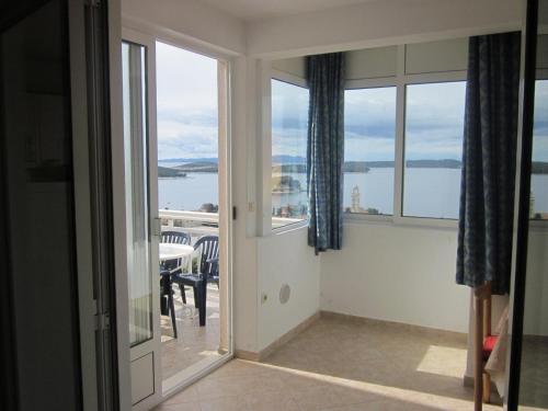 One-Bedroom Apartment with Terrace and Sea View image 2