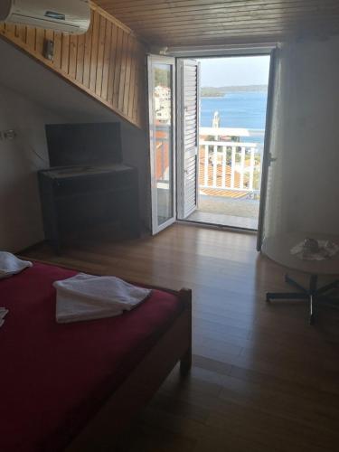 One-Bedroom Apartment with Terrace and Sea View image 10