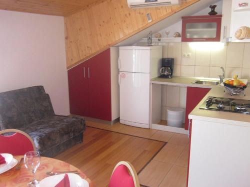 One-Bedroom Apartment with Terrace and Sea View image 5