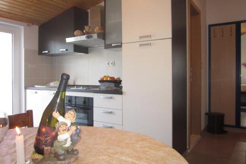 One-Bedroom Apartment with Terrace and Sea View image 6