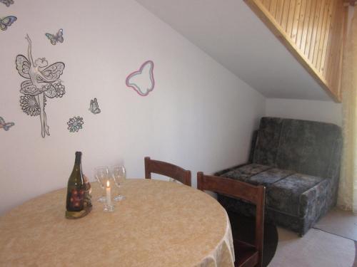 One-Bedroom Apartment with Terrace and Sea View image 4