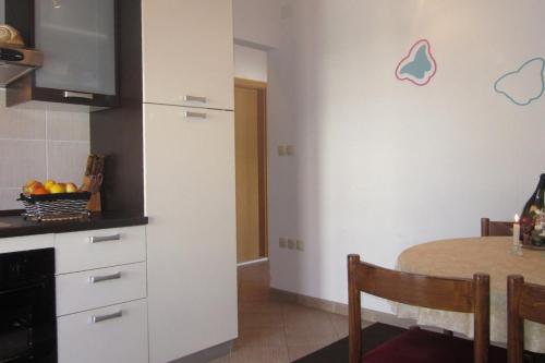 One-Bedroom Apartment with Terrace and Sea View image 3