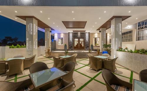Restaurant, Grand Regal in Walwa
