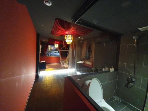 room detail thumbnail 2
