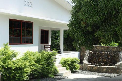 Lovely self-contained one bedroom in Norbrook