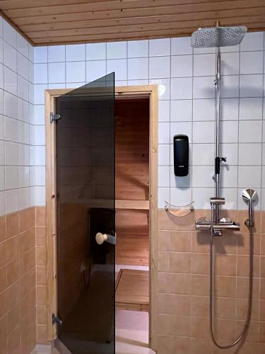 Golden Circle Suites - image 4