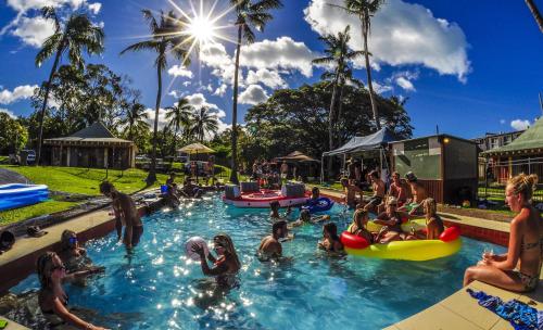 Nomads Airlie Beach Hotel