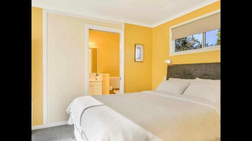 Orange Blossom- Comboyne Mountain Cottages 4
