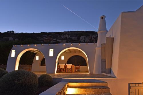 Villa Acqua · Gorgeous pool villa, stunning sea views, helipad! in อากีออส อันเดรียส