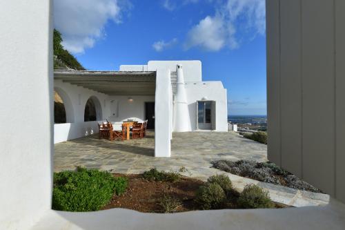 ระเบียง/ชานเรือน, Villa Acqua · Gorgeous pool villa, stunning sea views, helipad! in อากีออส อันเดรียส