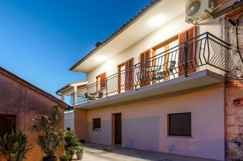 Villa Sky with a private pool in Paradiz