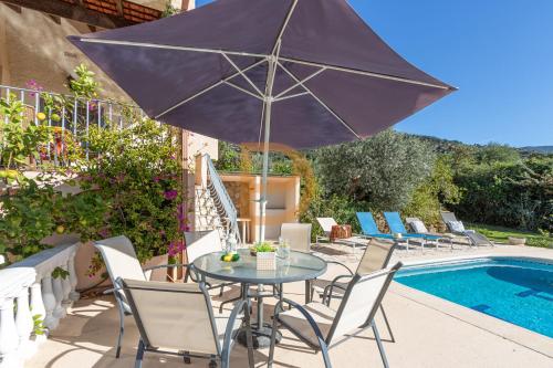  Villa Mestral - Villa con piscina en Els Olivars con preciosas vistas in Pau