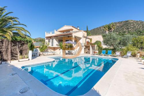  Villa Mestral - Villa con piscina en Els Olivars con preciosas vistas in Pau