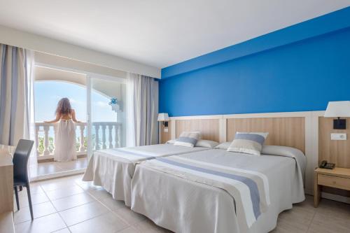 2 double beds
