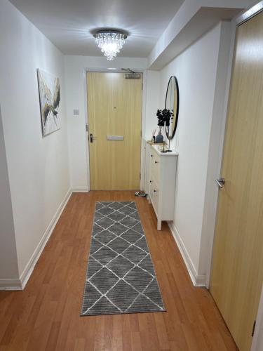 Entire 2 bedroom Beautiful newly furnished flat 1