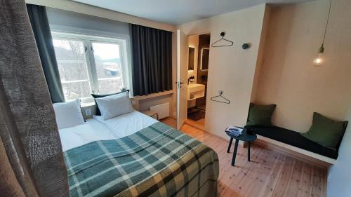1 queen bed