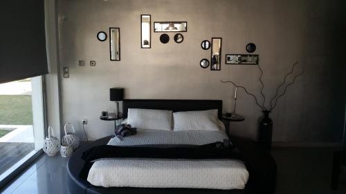 1 double bed, 2 twin beds, 2 sofa beds