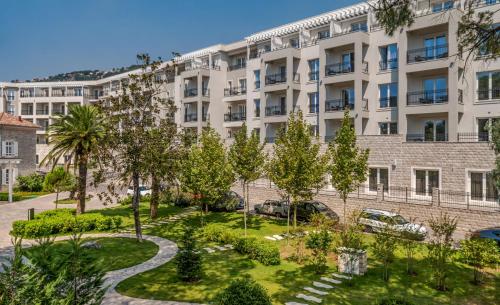 Lazure Hotel & Marina - image 10