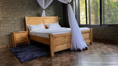 Gipir and Labongo Safari Lodge Ltd in Paraa