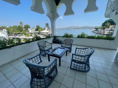 Marina Palace Teques in Tequesquitengo, Mexico