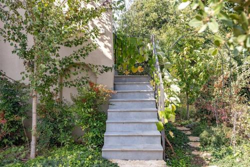 حديقة, צמרות האלונים - צימר קסום לזוגות מיוחדים in Kfar Hoshen