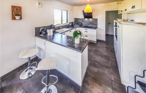 Holiday Home Lilia; Plouguerneau with Sea View 02 - image 5