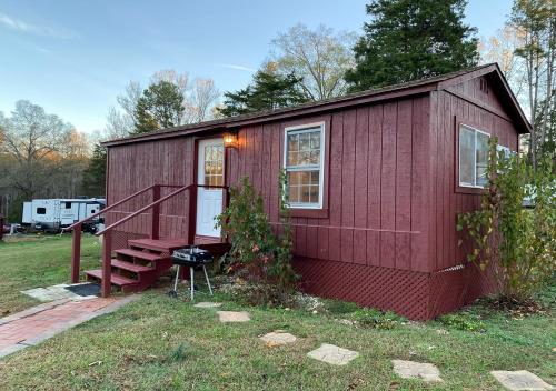 Modern Woodland Cabin With Pool View