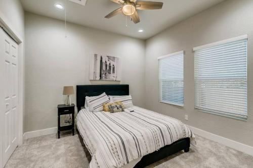 NEW 4 BDRM Home off St Mary’s Mins To Pearl/River! in San Antonio, USA