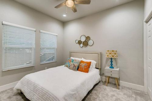 NEW 4 BDRM Home off St Mary’s Mins To Pearl/River! in San Antonio, USA