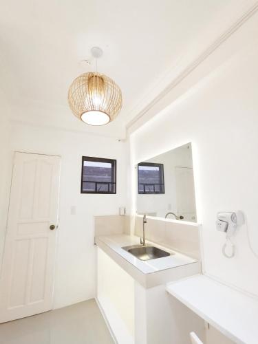 Kitchen, NomadsMNL Hostel in Parañaque