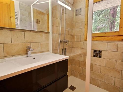 Chalet rénové 10 pers, terrasse et jacuzzi, près des pistes - FR-1-455-155 (Chalet renove 10 pers, terrasse et jacuzzi, pres des pistes - FR-1-455-155) in לה פלגנה