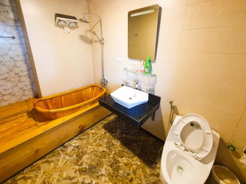 room detail thumbnail 2