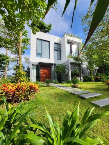Three-Bedroom Villa image 1