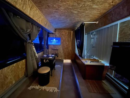 Deluxe Family Suite image 6