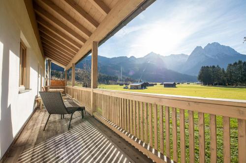 Apartment with Mountain View image 1