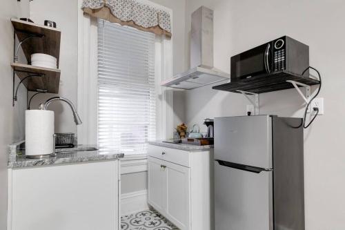 G1 central location museums FREE PARKING near Shockoe Slip