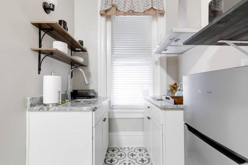 G1 central location museums FREE PARKING near Virginia Tudományos Múzeum