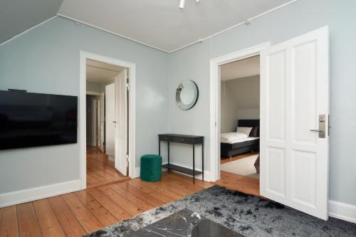 115SQM Apartment in the Heart of Copenhagen - Designer Furniture - image 5