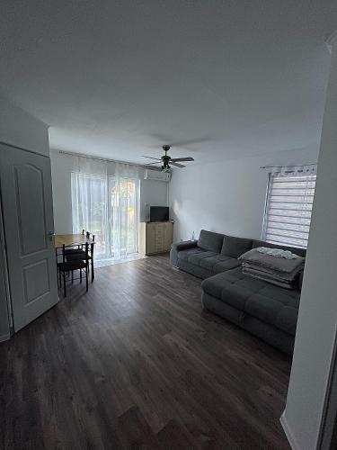2 bedrooms, 4 beds