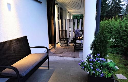 Балкон/тераса, Villa Jokivarsi Bed & Breakfast in Вантаа