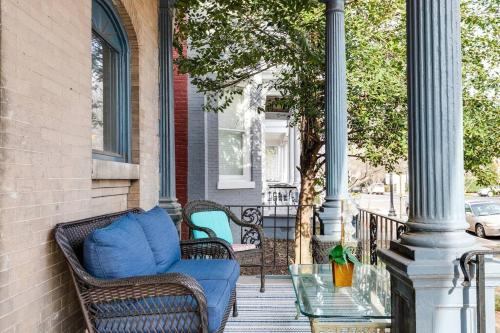 G6 central location museums FREE PARKING near Virginia Tudományos Múzeum