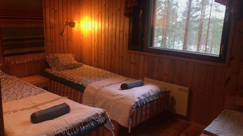 2 twin beds, 1 sofa bed