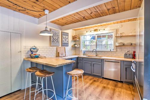 Dreamy Big Bear Home with Wood Stove and Grill in Big Bear Lake, USA
