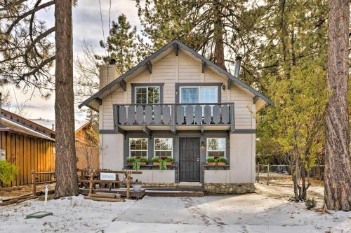 Dreamy Big Bear Home with Wood Stove and Grill in Big Bear Lake, USA